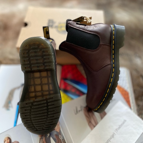 Dr. Martens 2976 Warmwair Leather Chelsea Boots - Picture 4 of 11